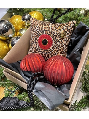 Custom Christmas Box - Χειροποίητο γούρι με κέντημα & 2 Χριστουγεννιάτικες Μπάλες